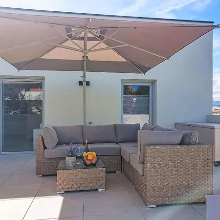 Florea Parc By Interhome شقة